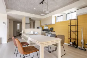 Modern new building completed in November 2021 with easy access to various places - Image 3
