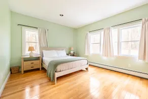 Spacious hideaway mins from town - Image 3
