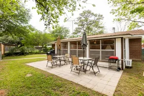 Lucille's Retro Retreat - Image 4