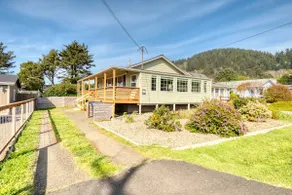 Cozy Coastal Gem! - Image 2