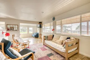 Cozy Coastal Gem! - Image 3