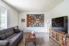 The Charming Haven in the Heart of City - Image 4
