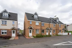 Superb 3 Bed Home Away from Home in Glasgow, just off M8 with free parking - Image 2