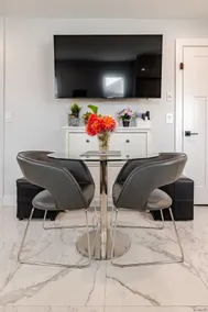Serene Pearl | Modern 1BR Laneway Home - Image 5