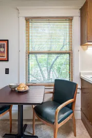 Charming! 2 bedroom, upper apartment. Sleeps 3. - Image 2