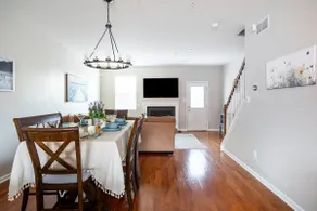 Modern 4BR/5BA home w/ free parking & biking trail - Image 3