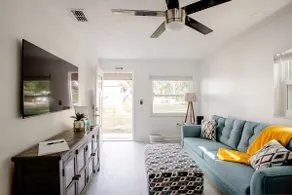 Walk Everywhere! 1-Bedroom Gem in Downtown Hub - Image 3