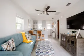 Walk Everywhere! 1-Bedroom Gem in Downtown Hub - Image 2