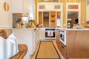 Historic Bell House Luxury - Image 4
