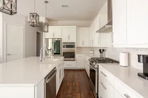 Modern 4BR Retreat Near UF | Spacious & Stylish - Image 2