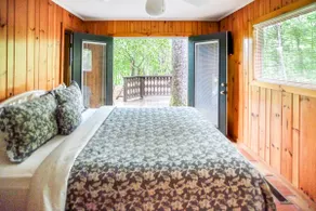 Cabin in the woods - Image 5