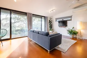Spacious Villa with Lake Views - Image 2
