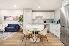 Beautiful 2BR walkout suite - Mins to YYC Airport - Image 3