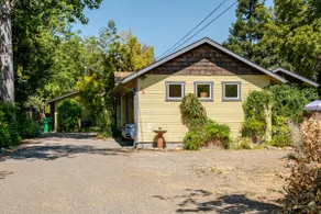 Private, cottage/west side of town - Image 5