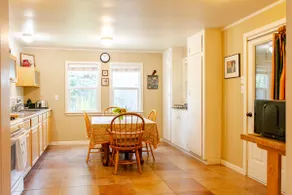 Private, cottage/west side of town - Image 2
