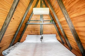 Chalet with bathtub and pool - Image 3