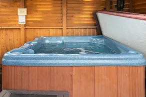 Sink Into the Hot Tub of a Large & Lovely Downtown Bend Home - Image 2