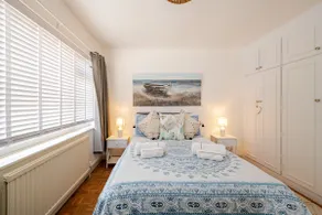 Sunny 3 bedroom chalet easy walk to beach - Image 2