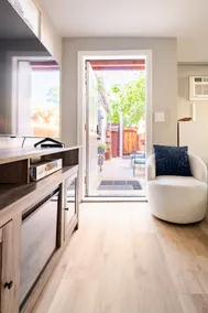 Studio in historic Beamer Park! - Image 4