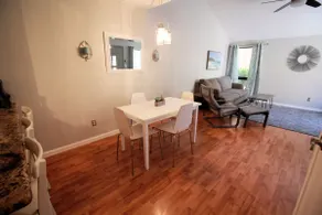 Bright and stylistic retreat near foothills - Image 4