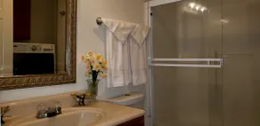 Lents Guesthouse - Nice Home in Southeast Portland - Image 4