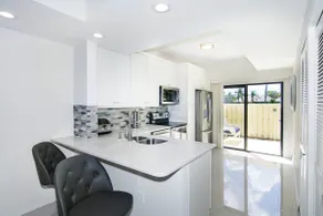 Sunsational Luxury 2/2 1900 ft to beach 1st Flr - Image 3