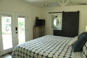 Love St. Hideaway - Image 5