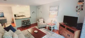 E10 Beautifully decorated 2BR, 2 BA island condo - Image 3