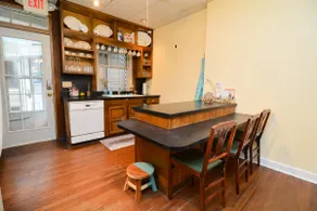 The Bear House on Broadway (4 master bedrooms) - Image 5