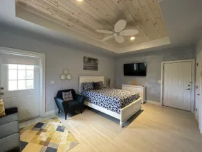 Nicoles Nest Brand New Exquisite Studio Hideaway - Image 2