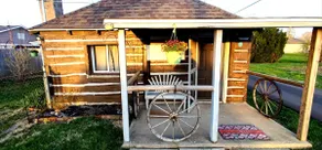 Wolf's Cabin Near Historic Downtown Noblesville - Image 2