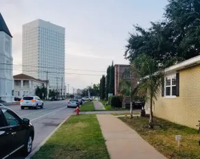 Walk-Downtown/Near Cruise Port/2m driv to beach. - Image 4