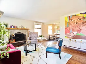 Cheerful Magnolia Artist's House - Image 2
