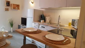 Cozy Retreat in Puy-en-Velay with Private Courtyard and WIFI - Image 4
