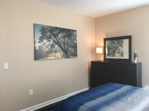 *One Bed Apartment|One Mile to Rupp Arena* - Image 5