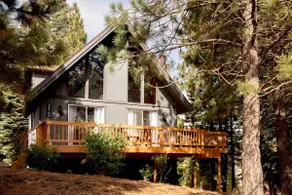 Light-Soaked A-Frame Close to Lake and Skiing - Image 4