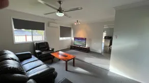 3 Bed House free parking,Master with AC - Image 4