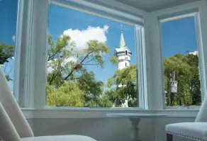 Light-Filled Luxury Apartment with View - Image 4