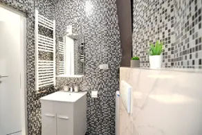 LEA APARTMENT - FREE PARKING in front for 2 cars - Image 3