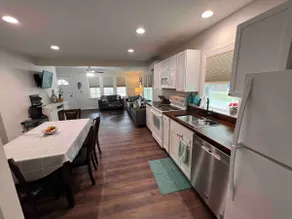7Min To MCRD•Walk to Market•Fenced Yard for Pets - Image 2