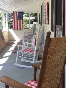 Creek side cottage with awesome porch and fire pit - Image 2