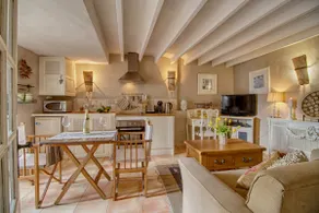 Stunning, romantic 1 Bedroom Property With Terrace - Image 2