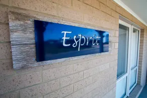 Contemporary ‘Esprit’ with river reserve access - Image 2