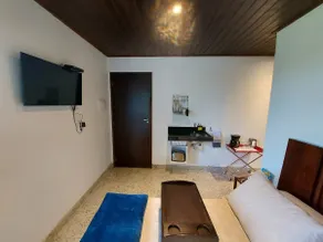Garden Suite, with a mini kitchen and private entrance. - Image 5