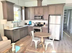 Charming Getaway | 12 minutes to Beach - Image 3