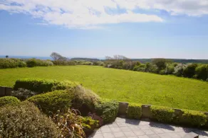 Two Bedroomed Holiday Cottage with Sea Views - Image 2