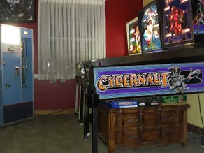 A clean, safe, house full of steel balls and games - Image 3