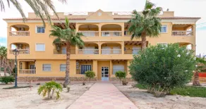 Swimming pool, free indoor parking, air conditioning, WiFi - Image 2