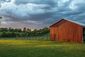 Cozy Farmhouse Getaway - Image 4