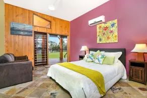 Tinaroo- absolute lake frontage - Image 4